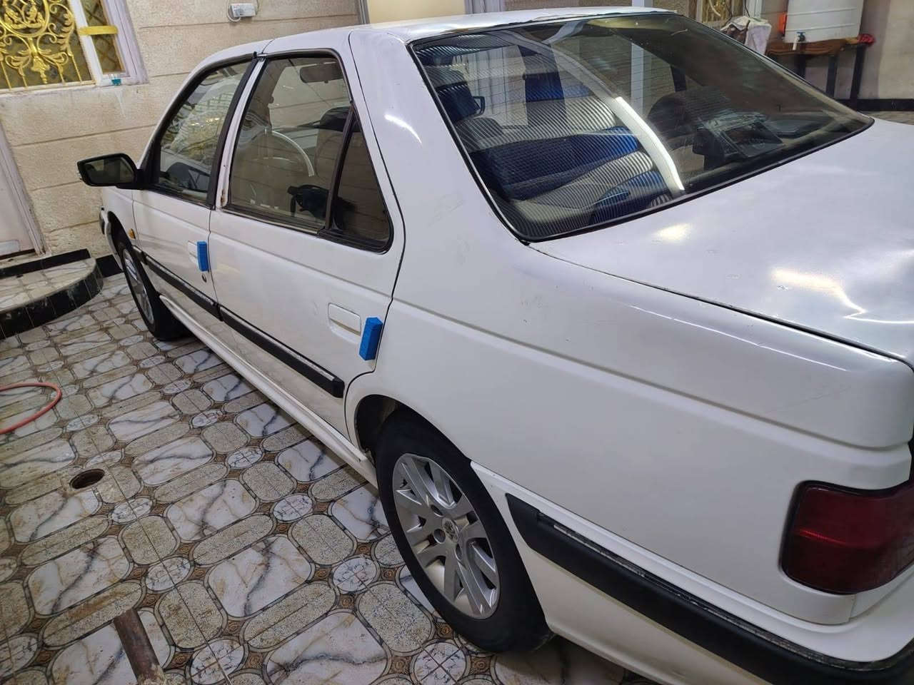 سلام عليكم بيجو باص مديل 2018 كير مكينه تبريد تخم تاير جديد حدادة نص عمر السيارة يوجد فيها جاملغ وبنيد مبدلات وشاشة تحكمات ستيرن حساسات خلفية ولايت زينون سعر السيارة ٣٨ وبيها مجال بسيط رقم بصرة مشروع وطني مكان السيارة بصرة وللاستفسار اتصل على رقم ***********
