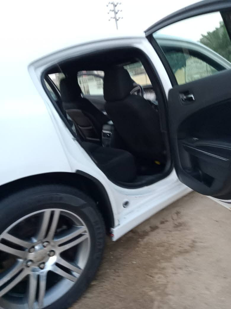 السلام عليكم جارجر موديل 13 سياره حادثه جاملغ وبنيد مكان سياره ديوانيه كنديه رقم  بغداد نكليزي سنويه لل30 جديده بيع فقط بدون مراوس السعر 145 وبيها مجال رقم الهاتف وتساب موجود ***********   ***********
