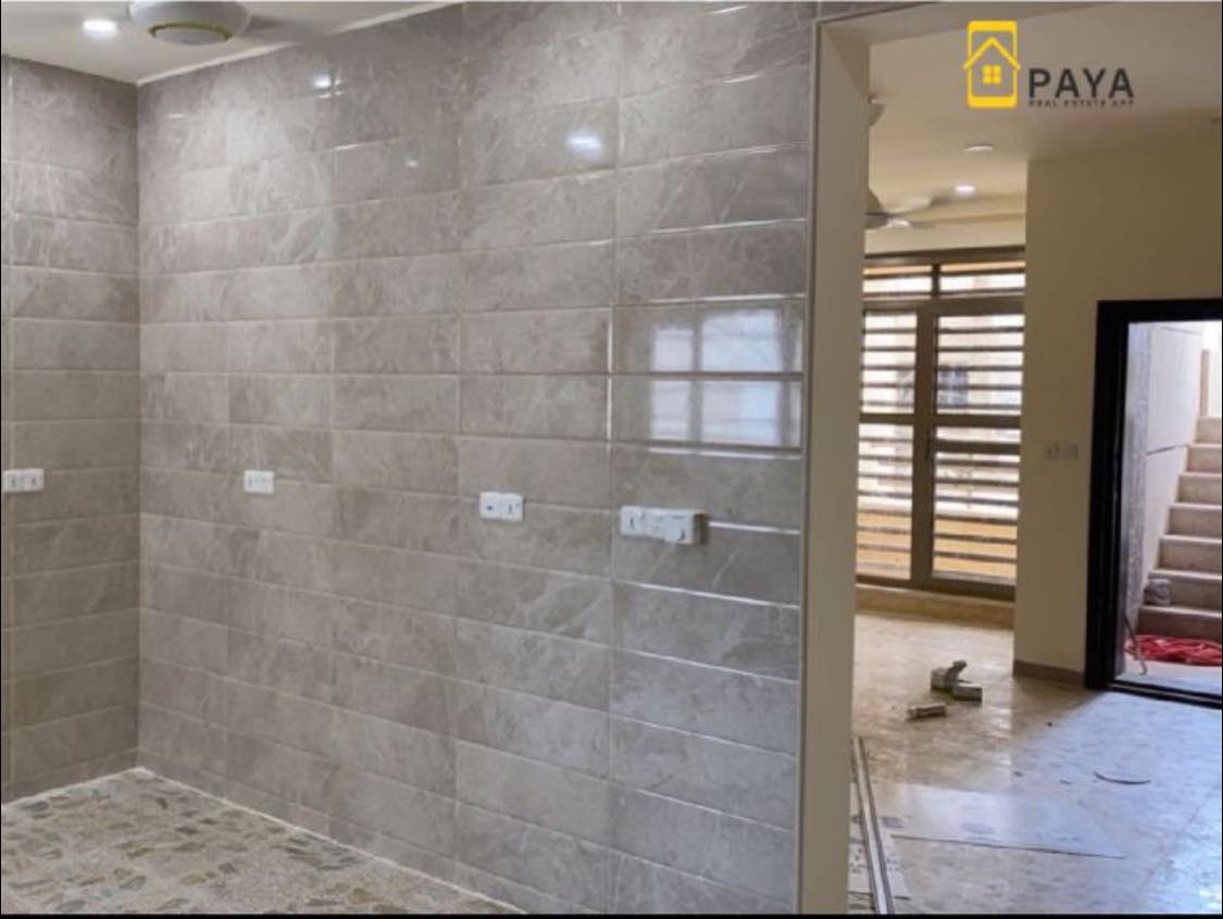 شقة للايجار في حي حطين مقابل مركز الاطباء
الفرع الثاني على يسره

مساحة 150م
شقة معزولة طابق ثالث
صالة
غرفتين نوم 2
مطبخ
خدمات 1
الشقة بناء حديث ونظيف

سعر الايجار الشهري/ 850 الف قابل للتفاوض
***********
