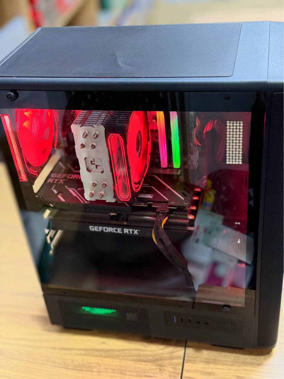 Gpu:ryzn5 5500
Cpu: rtx 3060ti 
Ram: 16 gb ddr4 3200 
Psh: 750 wat fsp
Mth:b450 msi pro 
Hard:512 m.2 ssd
Cooler: ag 400
Case : antec 4 fan rgb 
کەیسی گەیمینگ و هەرزان 
زۆر خاوێنە 
هەموو ئیشێکی پێدەکرێت 
نرخی 625$ 
980هەزار 
زەمانی یەک مانگ 
گەیاندن بۆ هەموو شوێنێک هەیە 
***********
*********** أربيل, العراق

