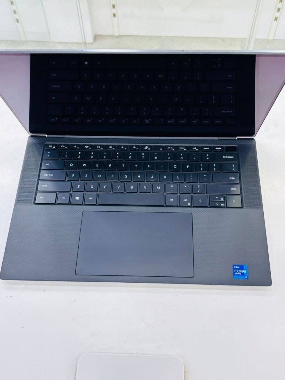 DELL PRECISION 5560
آخر إصدارات شركه ديل من فئه ال PRECISION
الجيل ال 11 مع شاشه تاتش اسكرين 4K 🔥🔥
أقوى الاجهزه الوركستيشن  في السوق الجيل الحدااشر والحاله زيرو حرفياً
مواصفات الاب توب بالتفصيل :-
____
الموديل:- DELL PRECISION 5560
-البروسيسور :- Intel® CORE i7-11850H الجيل الحدااشر
-الرامات :- 16 جيجا من النوع DDR4
-الهارد :- 512 جيجا بايت من النوع SSD.M2 السريع جداً
-كارت الشاشة المدمج :-  Intel® UHD Graphics for 11th Gen Intel® Processors
-كارت الشاشه الإضافي:- NVIDIA QUADRO T1200  4G DDR6
-مساحه الشاشه:- 15.6inch 4K🔥 TOUCHSCREEN

ضمان سنة  ♥️ حالة زيرو بدون ولا خدش 
متوفر شحن لجميع المحافظات ♥️
للحجز 01141582550


**إذا كنت صاحب هذا الإعلان وتريد حذفه لأي سبب، رجاءا أرسل رسالة إلى الدعم الفني**