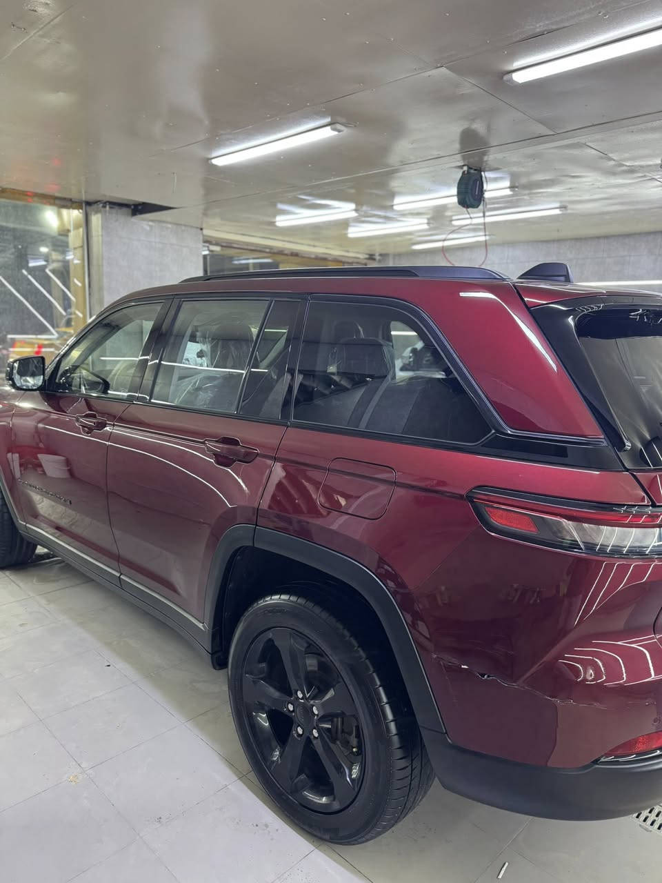 السلام عليكم للـبيع
Grand Cherokee  2023
 
السياره جديده جدا بدون اي قطعه تبديل 
صبع حافه البنيد ونص الجملغ

.
 المواصفات الأساسية:
 • الموديل: Jeep Grand Cherokee
 • الفئة: Limited 
 • السنة: 2023
 • المحرك: V6 سعة 3.6 لتر 
.‎ 
رقم بغداد باسمي
شفتات سرعه
 جنطه كهرباء
رادارات مانع تصادم 
اوتو ستوب خروج عن المسار 
تشغيل عن بعد 
تدفئه  مقاعد امامي خلفي مع المقود 
*شاشه كبيره لمس 
‏‎* رادارات جانبيه خلفيه 
‏‎* تحذير الخروج عن المسار 
‏‎* تحذير النقطة عمياء  .
للاستفسار ***********
السعر340
