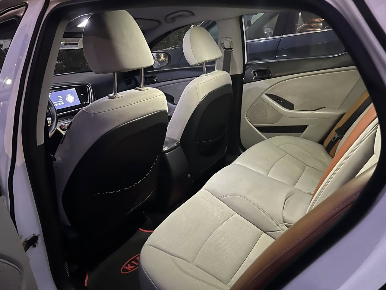 كيه اوبتما موديل 15 وارد امريكي حادث جاملغ خلفي عكس السايق والباقي مكفول *********** اتصل وتدلل السعر 130 وبيه مجال
