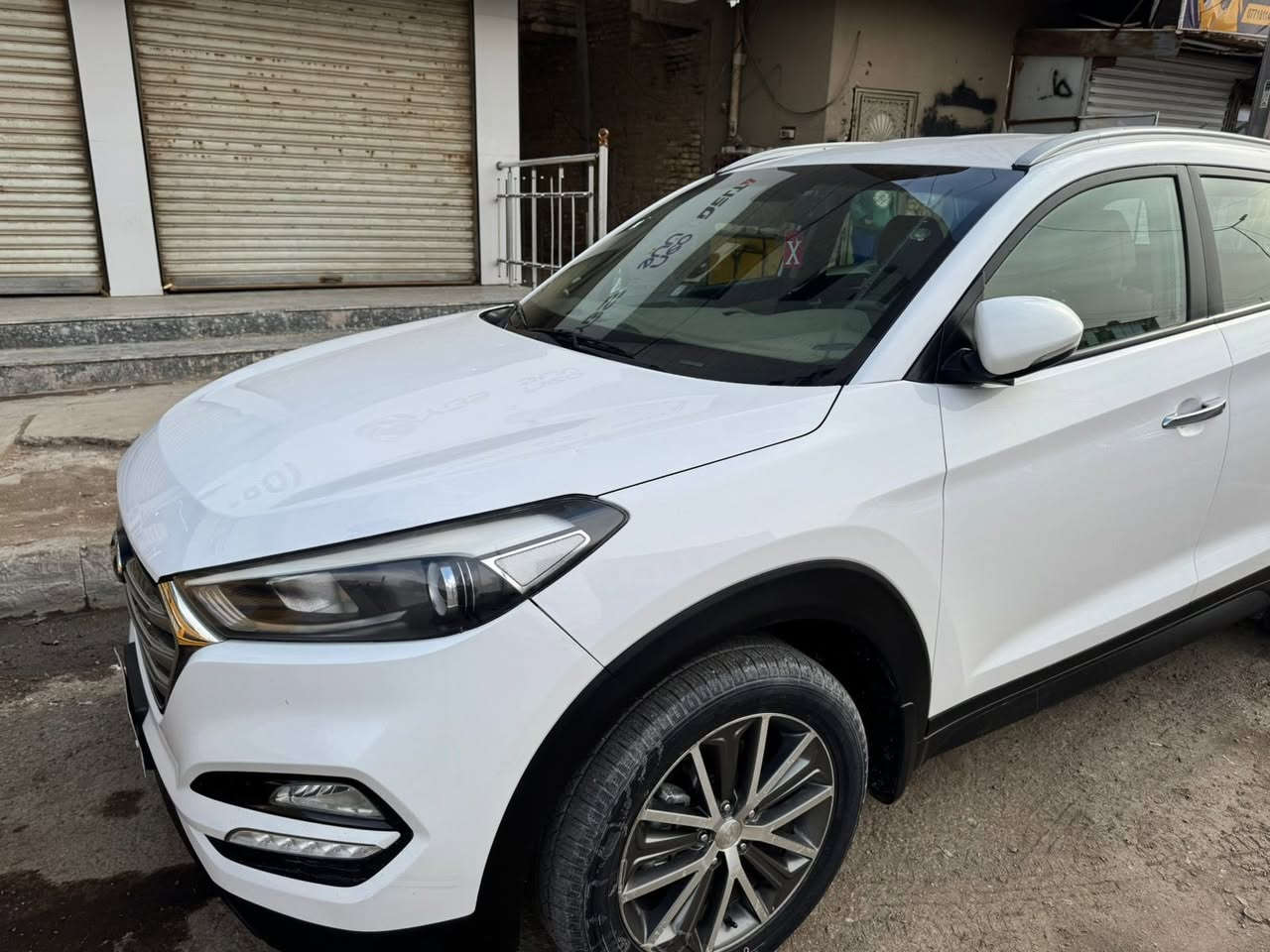 السلام وعليكم  توسان 2017 سيارة جديدة  مكفوله بيها بس البنيد مبدل بدون ضربه سبب التبديل جارد 
175
***********
