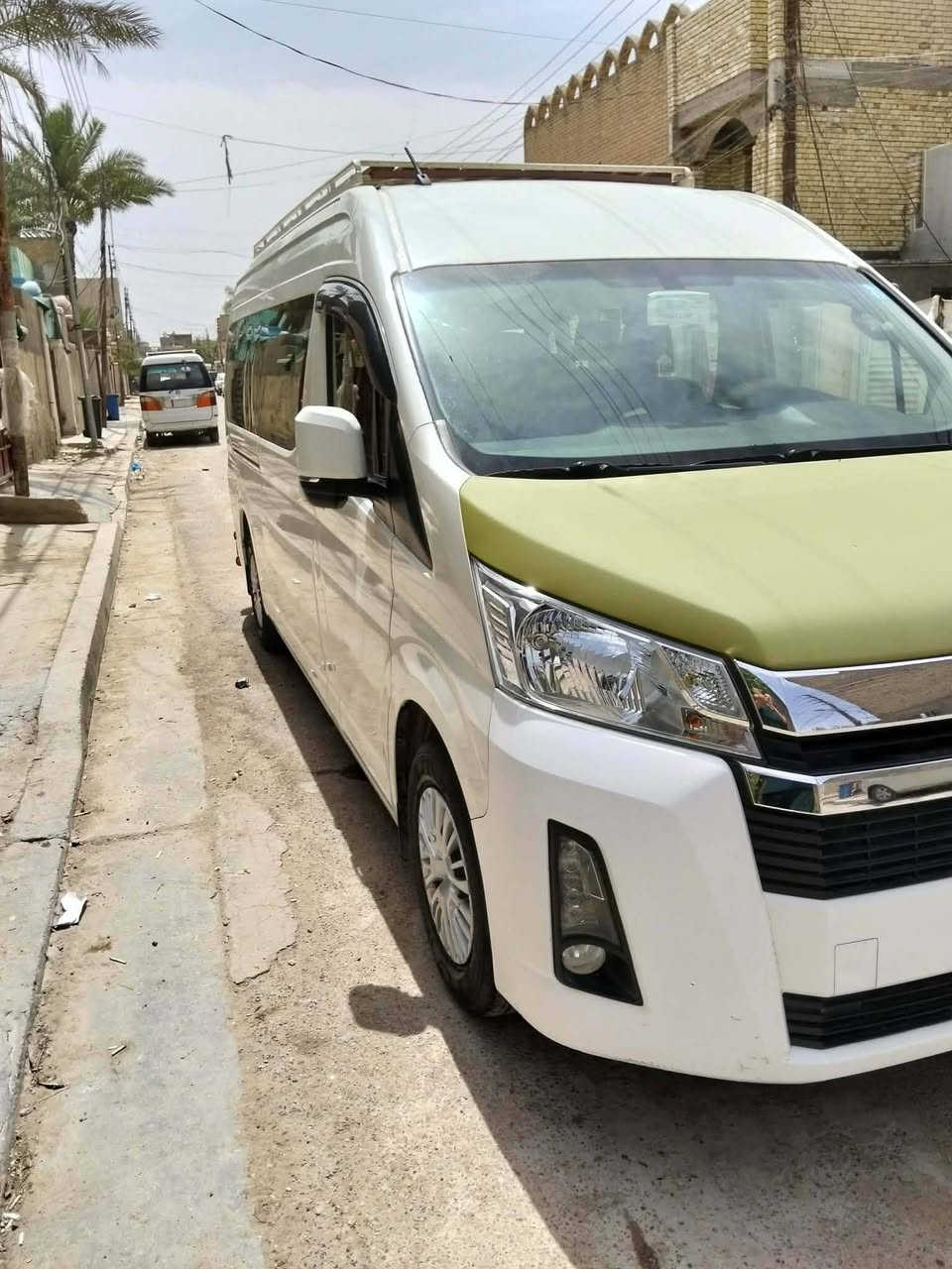 سلام عليكم هايس تيوته ام ابوز مديل 2023 كير اتماتيك فول موصفات  سياره سياره بيه بس بل دوسه الجوه السايق اثر منهول نفتح موضح بل صوره سياره مدوشمه ارضيه و تنته و اضافه كشنات و مراوح و تقويه فانات باب كهرباء  مكان السياره بغداد الستفسار***********
