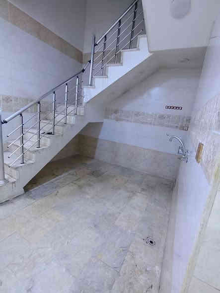 مشتمل للايجار 
يحتوي على استقبال ومطبخ و 3غرف نوم وخدمات ومدخلين 
مساحه/70متر
السعر/600نهايته 
الموقع/الشعب قرب سوق المدينه خلف مدرسة صلاح الدين 
اللاستفسار/‏‪0777 238 4893‬‏
