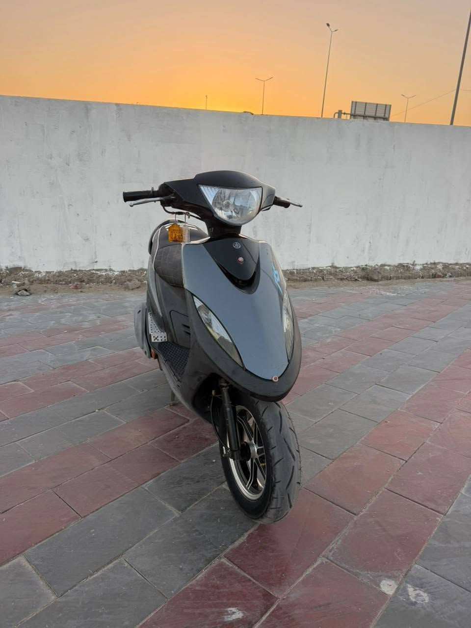 🔥 للبيع ياماها ماكس (Yamaha Max) 🔥
✅ بوشة 49
✅ محرك 125 سي سي
✅ المحرك غير مفتوح نهائياً
✅ بيها شلعة (Kick Start)
✅ مزودة وسحبها ممتاز
✅ جاهزة للاستخدام وما تحتاج مصاريف
💰 السعر: 900 ألف دينار وبيها مجال 
🔹 بيها مجال بسيط بعد المعاينة.
🚫 رجاءً جناية فقط البياع والشَرِه لا يتصل
📞 ***********
اتصال فقط (غير متواجد على فيسبوك).

