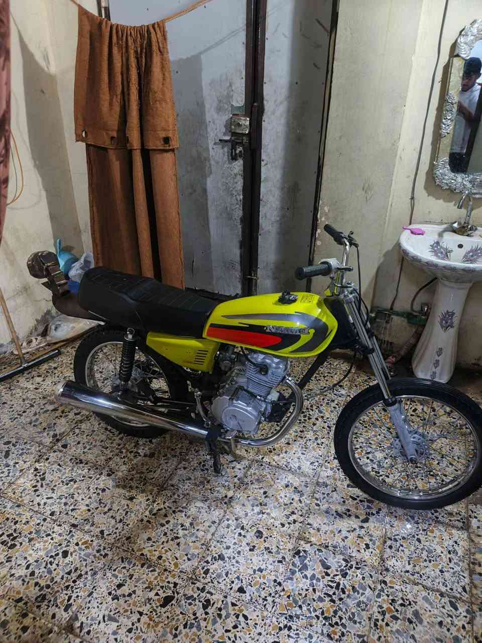 اربعة كير كامله مو تعمير شاصي مديل 2023 الدراجه  نضيفة واحلى من الصوره ب 700 وبيه مجال 
*********** واتساب
