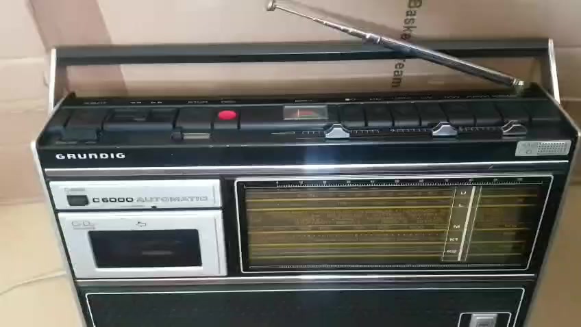 رادیو 5 موجة FM MW LW SW1 SW2  ومسجل اواکس مارکة گروندگ الالماني انتاج 1975 یشتغل 6 بطاربات حجم كبير وكهرباء 220 ڤولت مباشر جهاز نظیف وشغال بالكامل صوت عالي  وسحب ممتاز السعر واي استفسار مراسلة خاص


**إذا كنت صاحب هذا الإعلان وتريد حذفه لأي سبب، رجاءا أرسل رسالة إلى الدعم الفني**