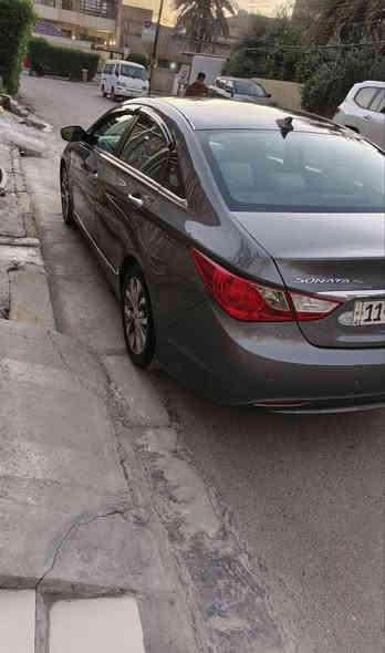 سلام عليكم.... للبيع فقط هيونداي سوناتا 2013 وارد أمريكي رقم بغداد الجديد بأسمي تحويل ثاني يوم هزة و سنوية جاهزة حادث بسيط جدا جدا كما موضح بالصور  باقي سيارة كفالة بشرط ماشية 91 مايل داخل رصاصي + اسود  كشنات مخمل كشن سائق كهرباء... كشنات امامية تدفئة.... كير و محرك بلادي بشرط على وضع الوكالة (2400 gdi)  لايت ناصي عدسة لد .... لايت عالي + بلوجكتر لد اصلي..... تخم تاير جديد نقشة مميزة ويل كب 18 مميز بك لايت + إشارة لد... سيارة عليه ادامة كاملة وجاهزة من دون أي نقص سعر 115 ورقة وبيه مجال للجاد بالشراء مكان السيارة بغداد للاستفسار اتصال على الرقم *********** متواجد فيس بوك ايضا
