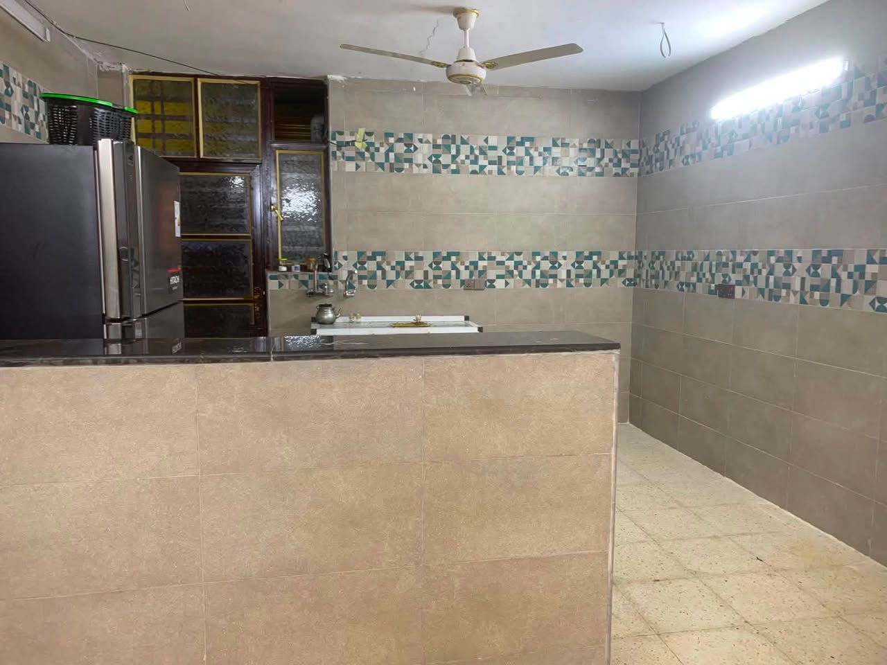 🏠 بيت للبيع في بغداد - مدينة الصدر 🏠
الموقع: مدينة الصدر / شارع الأورفلي
المساحة: 200 متر 
تفاصيل البيت:
 الطابق الأرضي:
 استقبال واسعة
 صالة
 مطبخ
 غرفة نوم
 الطبقة الثانية:
 غرفتين نوم (سويت)
)
📞 للاستفسار والتواصل:***********
