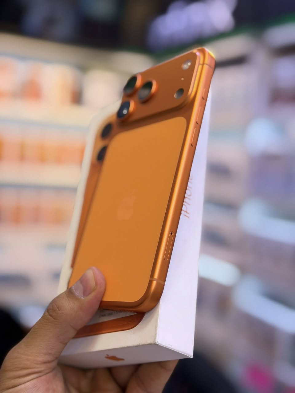 ايفون 17 برو ماكس نسخه ZA سيم كارت ضمان وكاله اصلي ذاكرة 256 بطاريه 100
جهاز مشحون 13 مره فقط حاله حال جديدد
كئنما هسه فاتحه داخل ضمان وكاله مع ضمان من مركز ملحقات كامله السعر مليونين و50 الف 
العنوان بغداد البياع شارع عشرين 
هاتف ***********📞📞
هاتف ***********📞📞
ومتوفر اقساط على مصرف الرافدين 🟦🟦
