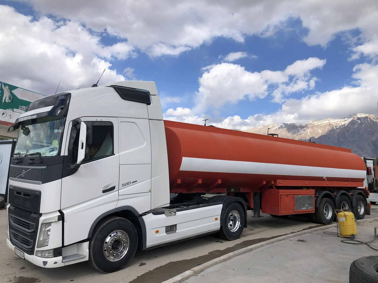 بؤ فرؤشتن
ڤالڤؤ 
مؤدیل ٢٠١٦
ئەنجکتەر
مەکینە ٥٠٠
سپایدەر
بالو کاسیحە
وینج و کؤنترؤل
سپلیت خەزن
حاسە
کامیرا
رادار
کەلە تاقم ویل کرؤم
تاقم تایە تازە
نمونەی جوانیە سەیارەکە
بێ مەسرەفە
رەقەم و سەنوی تازە
***********
ڤایبەر واتس ئاپ👆
