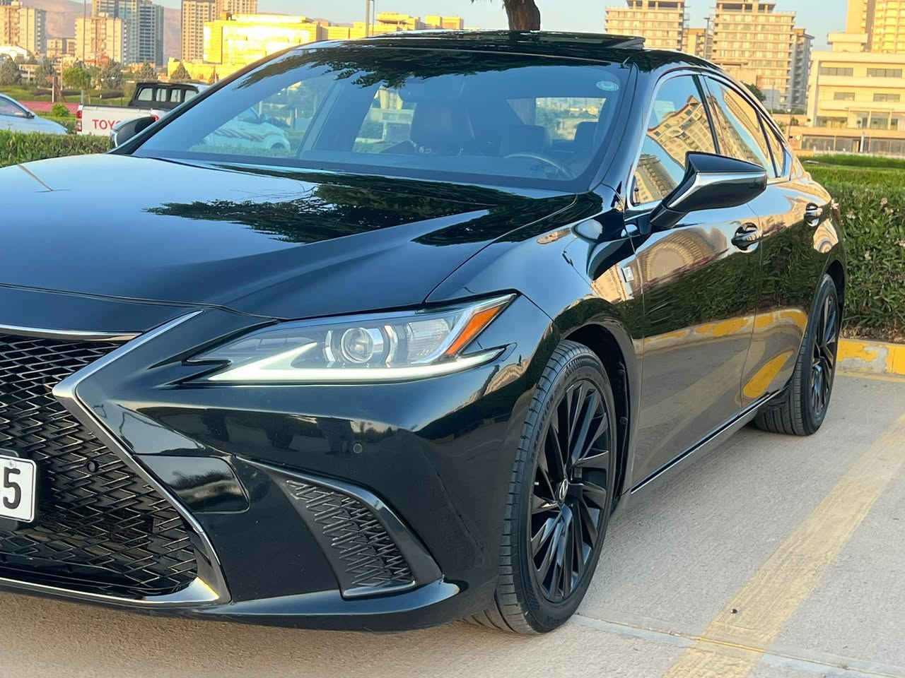 LEXUS ES350 FSPORT  
BLAKTOP 2020 
V6 3.5L
وارد ئةمريكية 
فول فووووولللل
 FSport بلادي
(شاشة إلكترونية-كشن خزن - كشنات تدفئة و تبريد - فتحةالسقف- ستيرن تدفئة- بصمة - رادار - حساس امامي و خلفي - شاشة و كامرة)
سيارة باسمي تحويل و وكالة بالشرط
سعر 265$
 سنوية جديد لحد ٢٠٣١ 
سيارةبس بها ٣ قطع امامي بدون دواخل بدون ارباك
مكان السيارة بالسليمانية
رقم ***********
