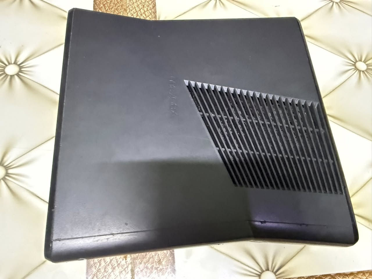 سلام عليكم للبيع اكس بوكس 360 كامل فول نضافه مستخدم يتكون من هارد فيه 160 لعبه السعر 130 العنوان البصره قضاء الدير لل تواصل ***********
