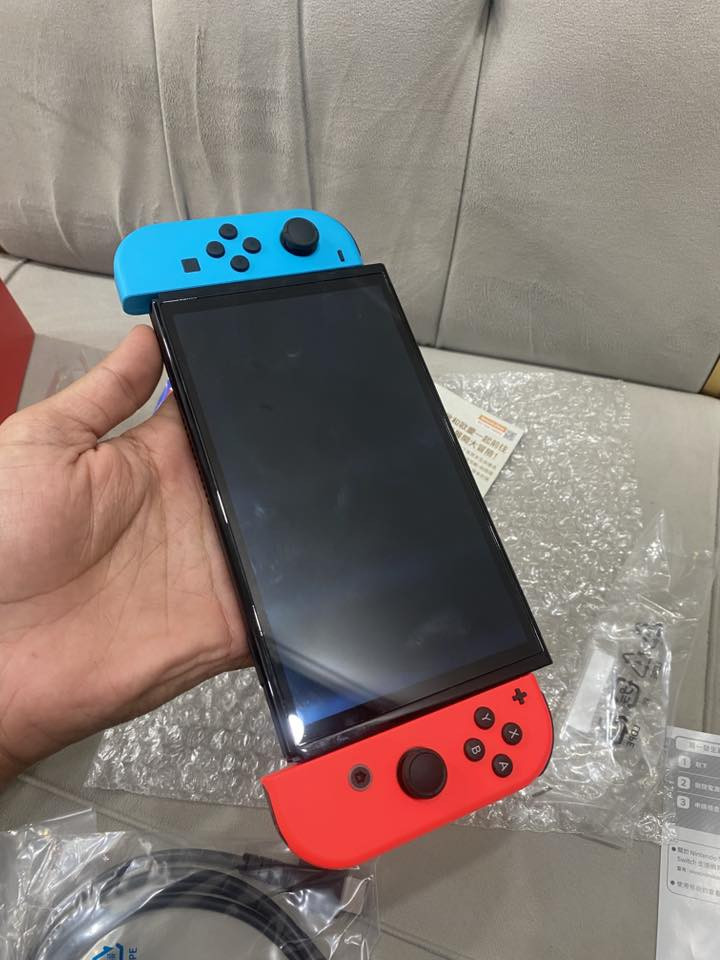 السلام عليكم
جهاز نتندو سوتش للبيع ما مفتوح ما مستخدم ولا دقيقة بعدة بلكارتونة كامل ملحقات من يدات وجوستك وباقي الاغراض مثل ما موضح بلصور الجهاز بعدة ما مستخدم 
مكاني الديوانية المركز
رقم ***********
متواجد واتساب
