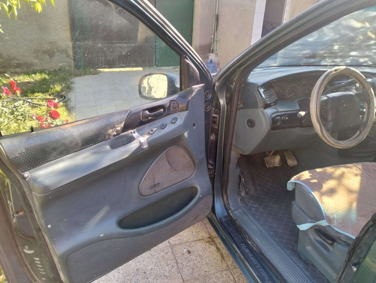 السلام عليكم
سيارة فورد وندستار موديل 1996 سبعة راكب 
الكشر على وضع الشركة بي شوية جراد بالقمارة لاصبغ ولاطخة 
المحرك والكير ياباني تيوتا اقتصادي واعتمادي بنفس الوقت 
ممكن تشتغل بيها نقل عبرية وكذلك ممكن نزع الكشنات الخلفية بكل سهولة وتصير شبيها بالبدي وتحمل بيها لاصحاب الحرف 
المكان ديالى الخالص 
السعر 50 ورقة وبيها مجال 
علما السيارة باسمي وتحويل ثاني يوم 
***********
