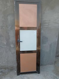 باب ألمنيوم • ارتفاع ٢م • عرض ٧٠سم