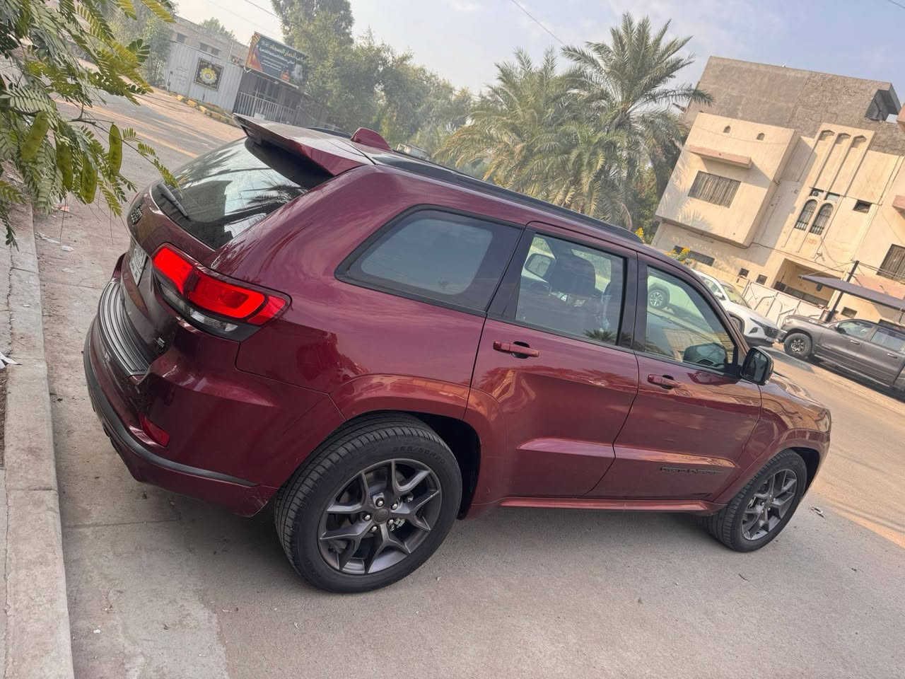 السلام عليكم 2020 jeep خليجي 
فئة ال S
مكفوله كفاله عامه ماعدا شخوط ممبينه ابد
ماشيه ٧٧ الف كيلو وقابل للزياده
ما محتاجه برغي كامله مكمله وخير من الله
مواصفات
بانوراما+فتحه
كشنات جلد
تحكمات ستيرن
شفتات السرعه
كل انظمة القياده
كامره 
شاشه جبيرة
تشغل عن بعد
تحكمات كشنات
هواي هواي مواصفات

السعر= 3شدات ونص
بيهة مجال بسيط
للأستفسار /***********
