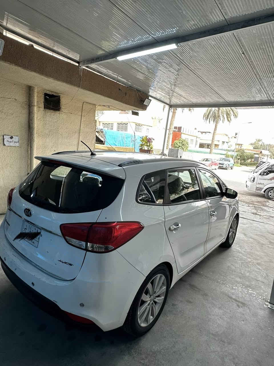 السلام عليكم 🩶
كارنز 2016 خليجي
بارد بسيط جاملغ خلفي وامامي ايمن ودعاميه اماميه صبغ 
كير محرك تبريد عل وضع شركه كفاله 
كشنات جلد 
السعر 143 مكاني بغداد الدوره 
الرقم *********** 
مكلف بل نشر حبايب
