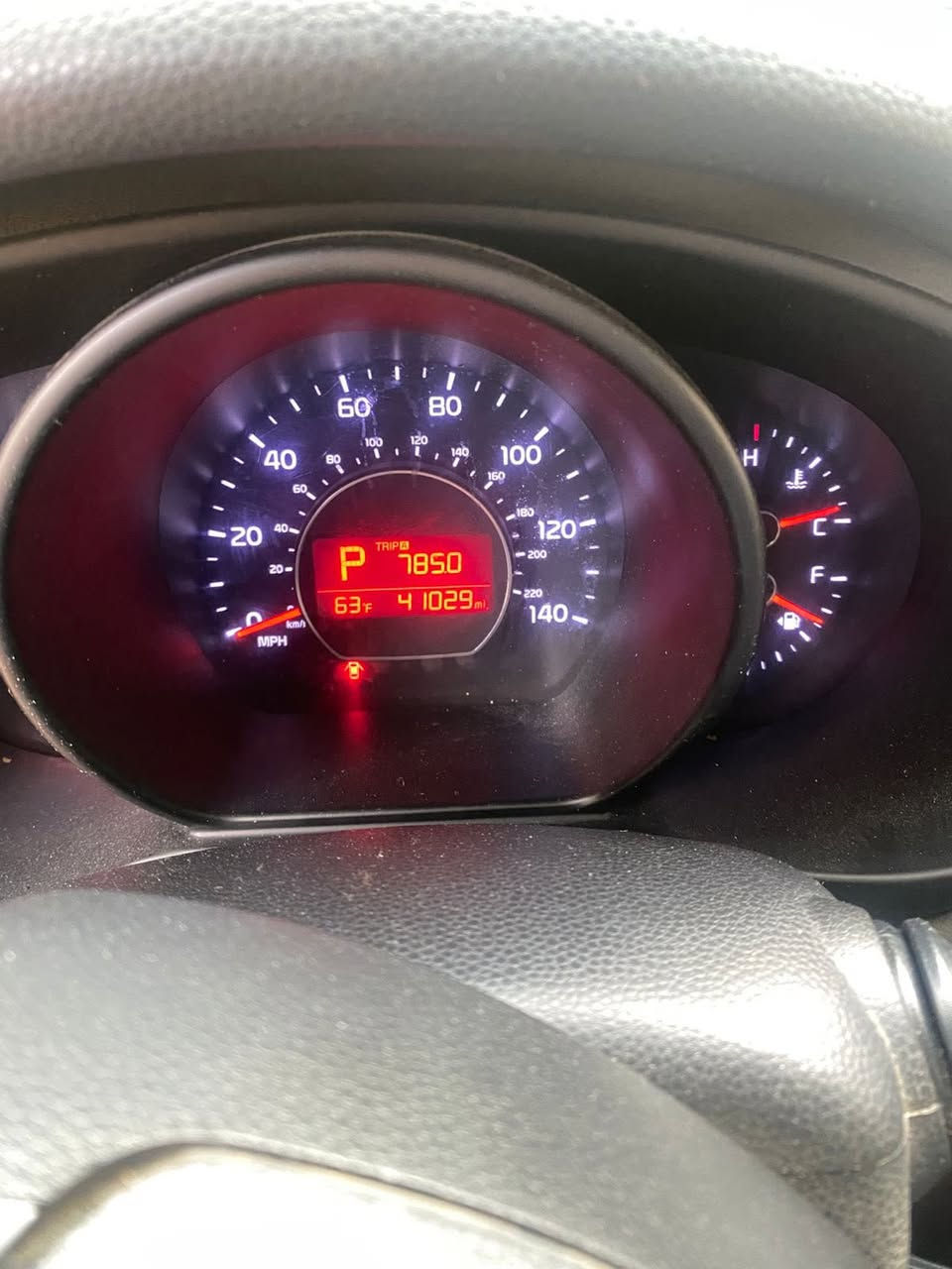 السلام عليكم كيه صول 2014 كفاله من صبغ وضربه جاهزه كير ومحرك حداديه وتخم تاير كلها جدد رقم ميسان بأسمنه للاستفسار الاتصال ***********
