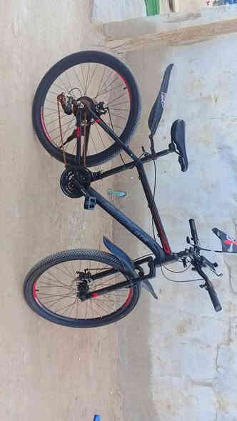 سلام عليكم بايسكل رياضي البيع 
صار شهر من اخذته بعده جديد 
البيع 90 وبي مجال 
مكان القبله شارع مدارس 
***********
