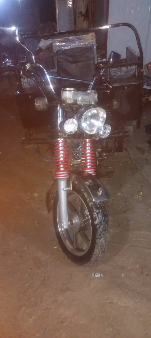 السلام عليكم ستوته جمره اوراق كامله اصليه شاصي مقفول موديل 2017 مكينه 21 كهربائياته شغاله  نظيفه جاهزه السعر مليون و200 مكاني بغداد سبع البور كورك واتساب ***********)***********
