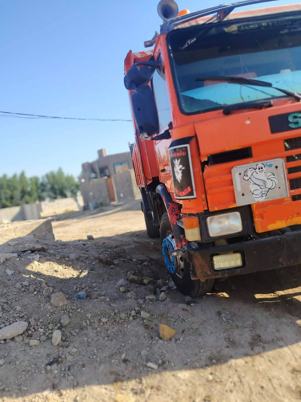 السلام عليكم سكانيا تك موديل 93 للبيع مكينه 6 دي اس ستاندر وكير ٥؟٥ سياره احلى من الصوره سنويه نافذه ٢٧ سعر 140 بها مجال بسيط ***********
