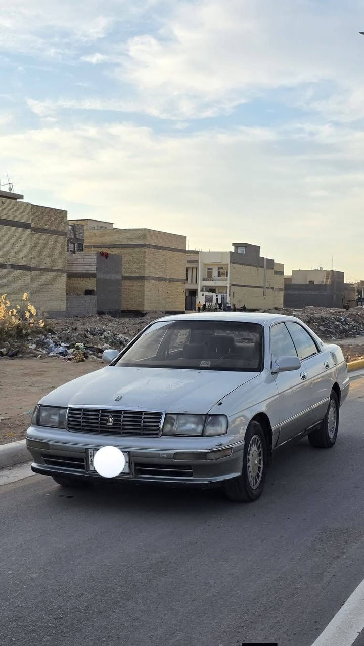 السلام عليكم بطه منفصل للبيع موديل 1994
مكفوله كفاله عامه من الصبغ والكصه والعيب الشرعي عدا هاي الطخه بالجاملغ الخلفي سمكرتهه بس ماصبغتهه رقم انبار بأسمي مشروع وطني تبريد ثلج حداديه مسويهه قبل فتره جديد كير ومحرك مكفولات 
گشر مكفول تبريد قطعتين تحكمات اماميه وخلفيه
ثلاجه شغاله داخل السياره وكشناتهه لا شك ولا فطر  . السياره جديده واحلى من الصور بهواي 
مكان السياره كربلاء
السعر 63 وبيهه مجال
للأستفسار ***********
