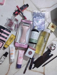 اكسسوارات • مكياج وعناية • ٣٠ قطعة