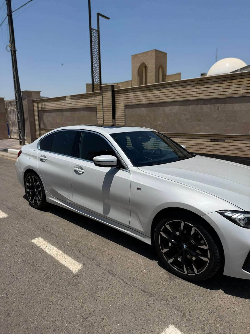 بي ام دبليو m kit 330i للبيع موديل 2024

محرك 4 سلندر 2000 توين بور تيربو صاروخ x drive

وارد امريكي ممشى السيارة 48 الف كيلو فقط السيارة جديدة

لون ابيض داخل اسود رقم اربيل

السيارة 1/1 فول مواصفات M Package 

ويل 19 و تخم تايرات رن فلات 

كلشي مابيها صفر مسج  نضيفة من كل نواحي 

نقطة مصرف ماتحتاج تحويل مباشر

المواصفات :

رادار امامي داتا شو كبير

تحذير رادار من الاصطدام الأمامي + فرملة تلقائية إذا قربت نصدم
 
تحديد المسار وتحذير بالنقاط العمياء بالمرايات

رادار تحذير وكشف المشاة اذا قربت تصدم

 حساسة 360 درجة امامي وخلفي كامرة خلفيه

فتحة سقف ونظام دخول ذكي وترحيب وبصمتين و كارت
     
شاشة تدعم نظام  Apple CarPlay /Android لاسلكي

كشنات كهربائية و نضام تدفئة وخزن ميموري

تدفئة ستيرن و شاشة كبيره متصلة وعداد الكتروني بالكامل

قطعتين تبريد امامية وخلفية منفصلة

نظام اوتو هولد و اطفاء المحرك بالازدحام وهاند بريك كهربائي وشفتات  ومري شفط

انارة داخلية متغيرة LED الالون مختلفة

منافذ شحن USP_C امامي وخلفي 

كير السياره الصغير الاكتروني الجديد

ماوس تحكم كامل بالشاشه

نضام البريك الرياضي 

شباك امامي كهربائي وضوئي ينفتح وينسد حسب الحاجة

وباقي مواصفات هواي معروفة بال BMW

حادث السيارة جاملغ امامي ايمن و حافه البنيد
حادث سطحي فقط جاملغ مبدل بلادي 
صور الحادث بالمنشور

للتواصل : ***********
