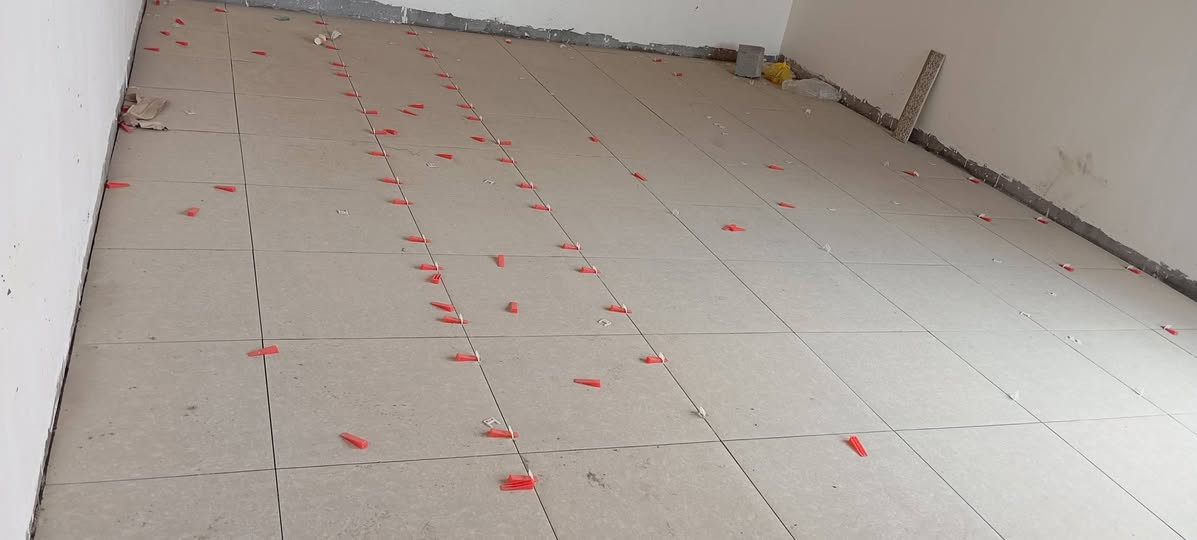 سلام عليكم خلفه سيراميك ارضيات جداري شقل درجه اولى شرط هاذه رقمي للتواصل ***********
