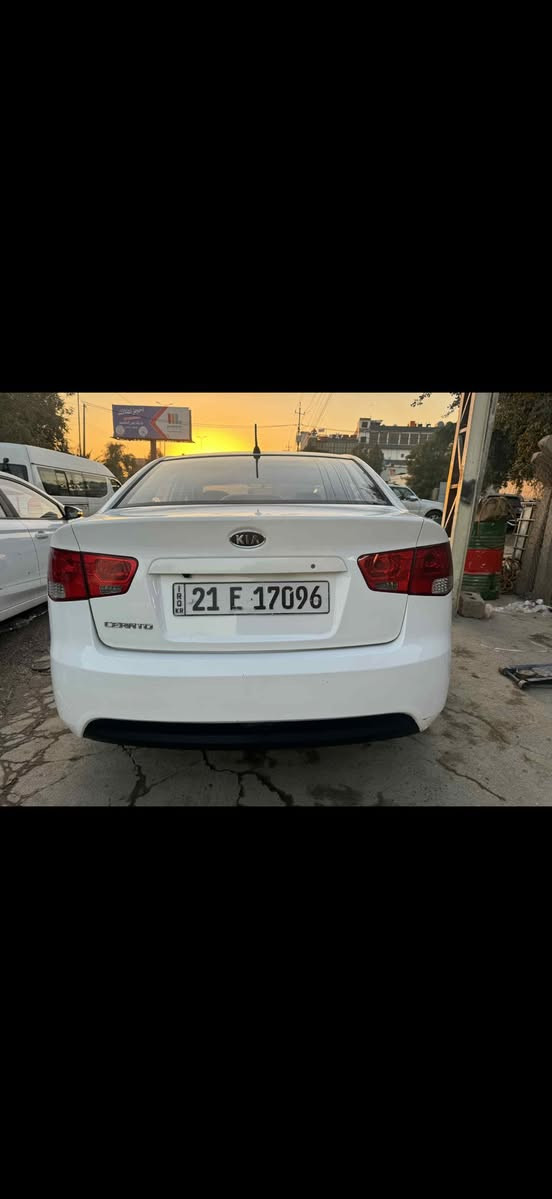 السلام عليكم
سيراتو موديل 2012 خليجي 
رقم سليمانيه بسمي 
محرك 200 
ويل كب 17 
بدون تبديل صبغ فقط دعاميه اماميه ودوسات فقط فقط سياره كامله ومابيها ي نقص مكاني بغداد الدوره 
السعر 110 
***********
