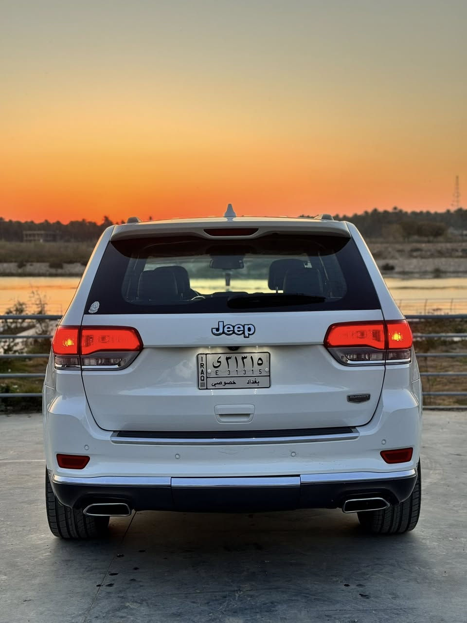 السلام عليكم ( Jeep Grand Cherokee Summit 2015)
للبيع " 
محرك : 6v 3.6L 
المواصفات : 
داخل قهوائي 
كشنات جلد تدفئه تبريد ( كهرباء ) 
كشنات الصف الثاني تدفئه 
قطعتين تبريد 
خزن مقاعد 
نظام صوتي Haramn kardon
ستيرن كهرباء 
رادارات امامي خلفي 
حساسات 360
بنوراما فتحتين
قيادة ذاتيه 
تنبيه الخروج عن المسار 
مواصفات السومت المعروفه 
حادث : 
خشم جاملغ وبنيد الجاملغ مصبوغ ربعه 
بدون دواخل بدون لغود 
للاستفسار : ***********
السعر : 240 وبيها مجال للشراي
