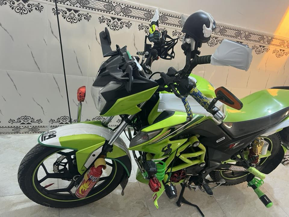 يالله سلام عليكم شباب دراجه نوع هاوجي دي اف مسجل وكآمل رقم اجنبي دراجه باسمي سنويه ورقم تحويل شوكت مايعجبك احولك موديل ٢٢بعدهً جديد لكً شباب دراجه بل واقع احلا من الصوره رجاً الموشراي لا يدخلي ويتعب نفسه دراجه جاهزه من كلشي برغي متخلي عليها سعره خاص استفسار اتصل وتدلل ***********
