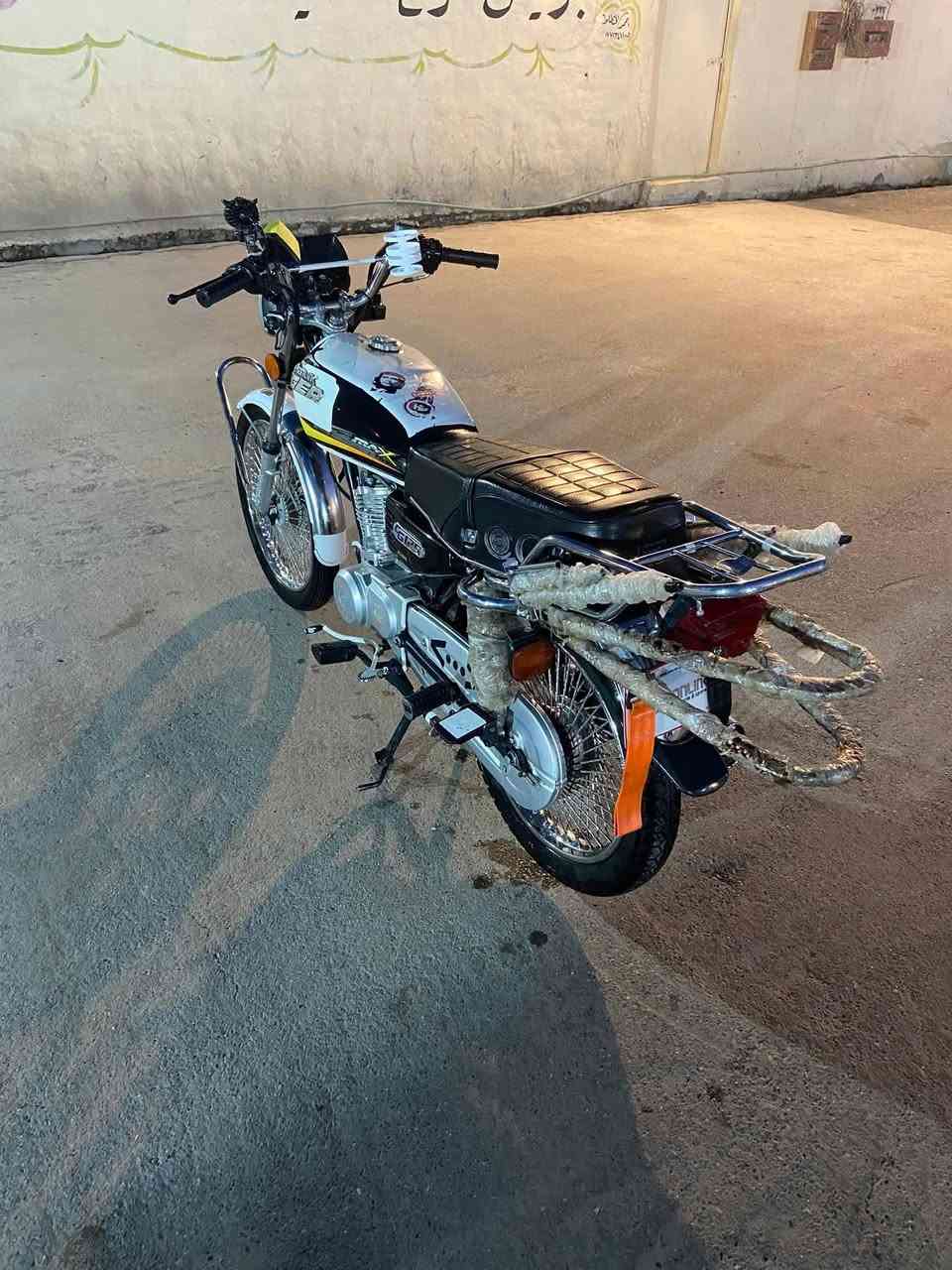 دراجه تايكر ٢٢ للبيع كدامك شوفه اي نقص مابيه شغل وتطلع بيهه ربع ماذب عليه كامله مكمله سعره ٦٠٠ وبيه مجال للعزاز 
تصل ودلل ***********
