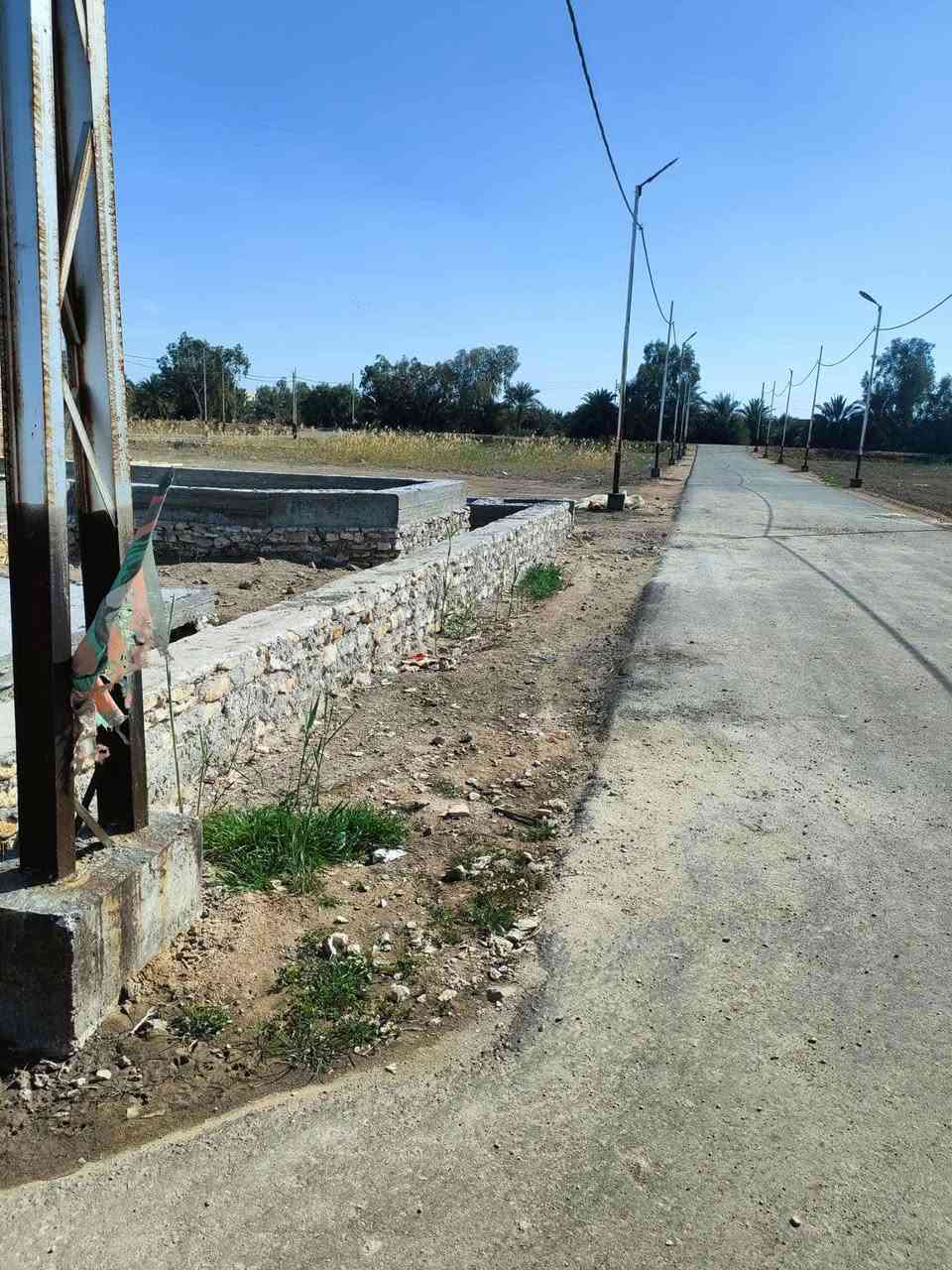 قطعه ارض للبيع مساحه ٣٤٠ متر ركن شارعين متوفر كافه الخدمات الاستفسار اكثر الاتصال ***********
