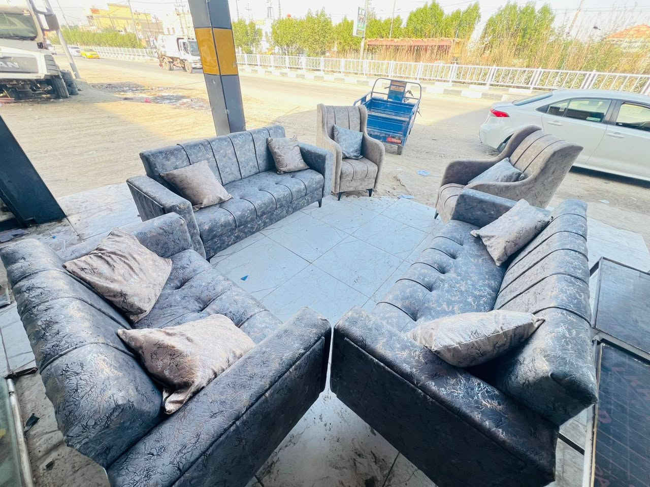 معمل الملكي للأثاث 
دوشمه وتصليح كافه القنفات والدواوين حسب الطلب 
تغيير لون..تصليح.. اضافه سفنج.. تغيير رجليين.. 
عندك تخم قديم نرجعه الك جديد وشرط الشغل 
خدمه توصيل موجوده 
العنوان ناصريه حي الشهداء 
للاستفسار اكثر 
***********///***********
