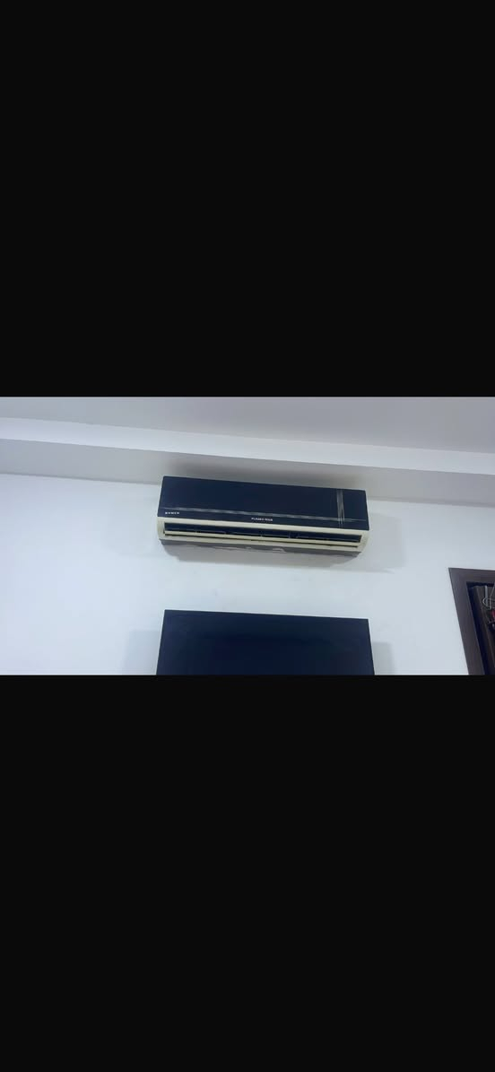 سبالت اثنين للبيع كل واحد منهم اثنين طن شغالات وتذب هوه بارد ثلج سبب البيع تحويل للانفيرتر 
مكاني قريب ابو غريب 
***********

