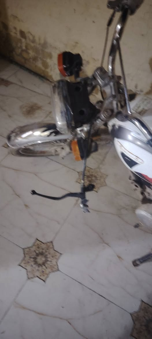 السلام عليكم ورحمة الله وبركاته دراجه للبيع نوع تايكر موديل2020اوراق ضايعه رقم الشاصي موجود والبليته عطلها يده كلج وكعكه صالنصه السعر150وبيها مجال قليل العنوان بابل كريطعه رقم الهاتف***********
