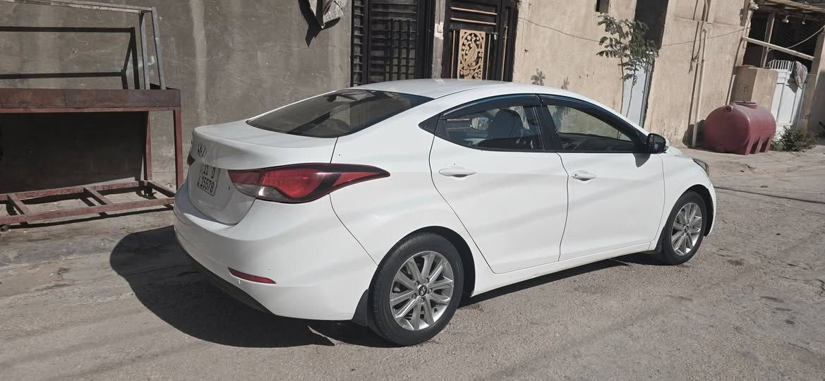 السلام عليكم 
النترا ١٦ خليجي كفاله بس باب مرشوش بدون داخل 

فول عده البصمه 
رقم بغداد اسمي السياره كربلاء 
***********
