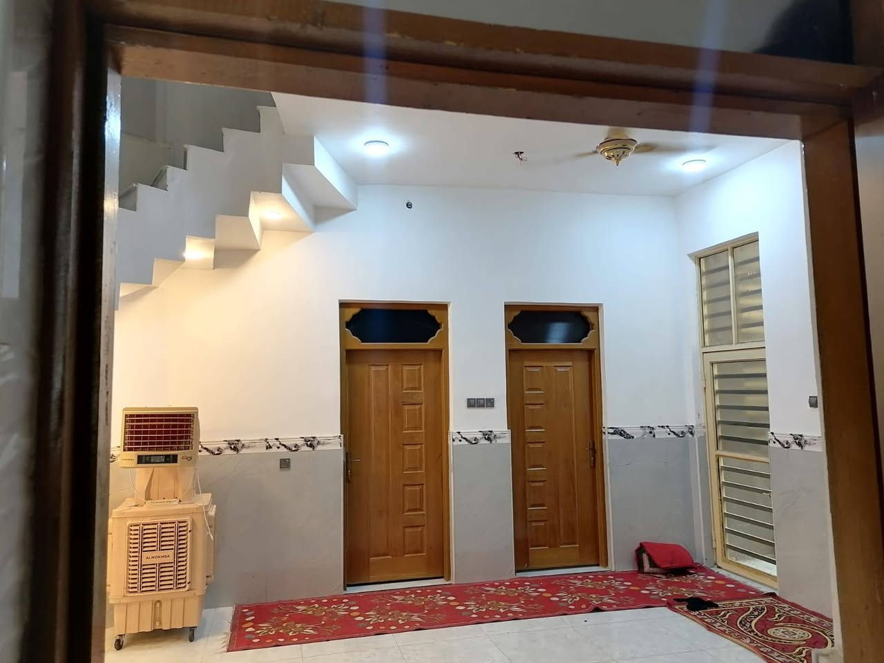 بيت 200متر للبيع حي العسكري منطقة 4000
بناء جناي جديد 

طابق واحد 

غرفتين نوم صاله استقبال مطبخ حار بارد 

قرب مطعم ابو عقيل خلف مول فلوريا 

الاتصال او واتساب 

***********
***********
