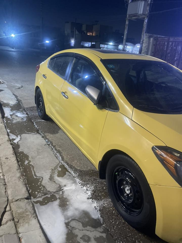 سلام وعليكم للبيع فورتي موديل 2015 /السيارة فول مواصفات 1/1
سيارة مكفولة من اي دبديل
مكينة وكير كفالة
وارد امريكي ضربتهة بجاملغ لايمن امصلح  عل بارد وحافة البنيد فقط سيارة تخم تاير وتخم ويل صدر امامي خلفي تانكي بانزين جديد 

مكينة 2000 جي داي ماشية 155

السعرر  115وبيهة مجال قليل 

رقم الهاتف ***********
