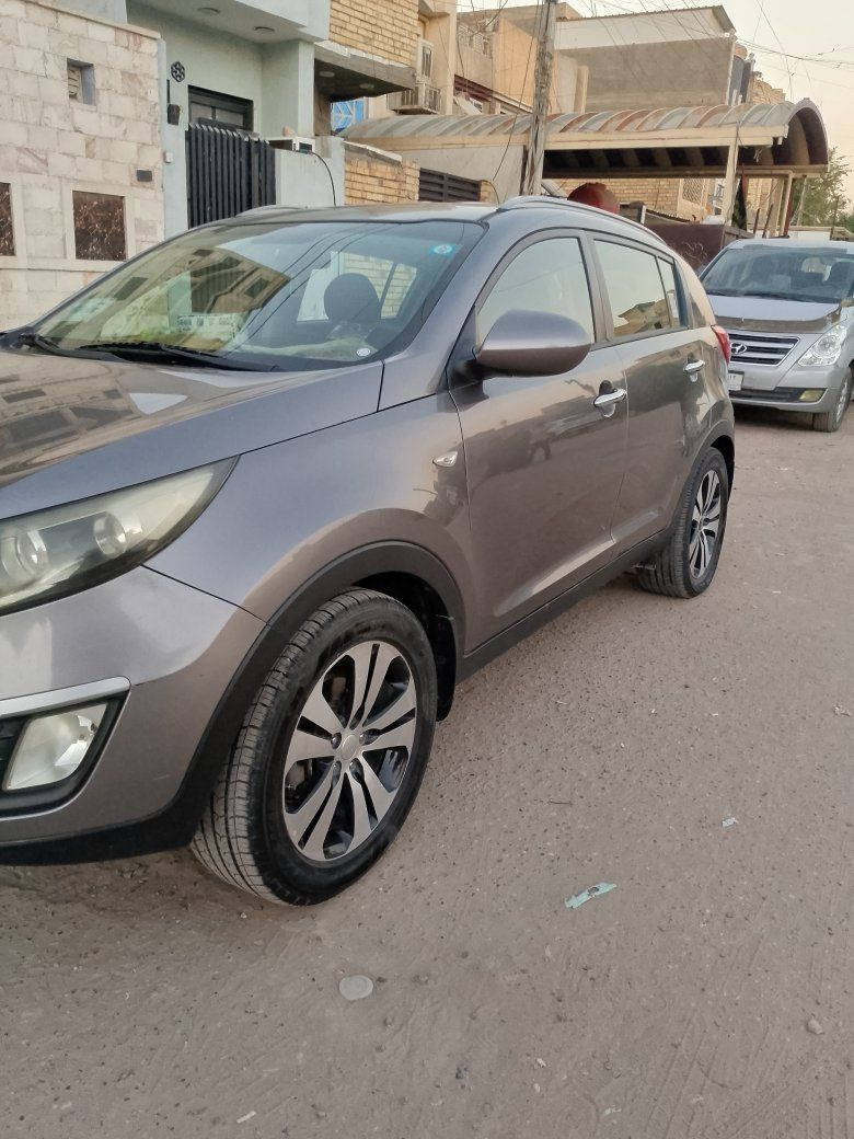 🚗 سيارة للبيع – كيا سبورتاج
🔹 النوع: Kia Sportage
🔹 الموديل: 2014
🔹 اللون: رصاصي
🔹 المواصفات: خليجي
🔹 الملاحظات: بيها ضربة خفيفة شبر يم قبق البنزين
السياره مناقصها اي شي 
💰 السعر: حسب الاتفاق / قابل للتفاوض 160$
📞 رقم الهاتف: ***********
📱 متواجد اتصال / واتساب فقط

