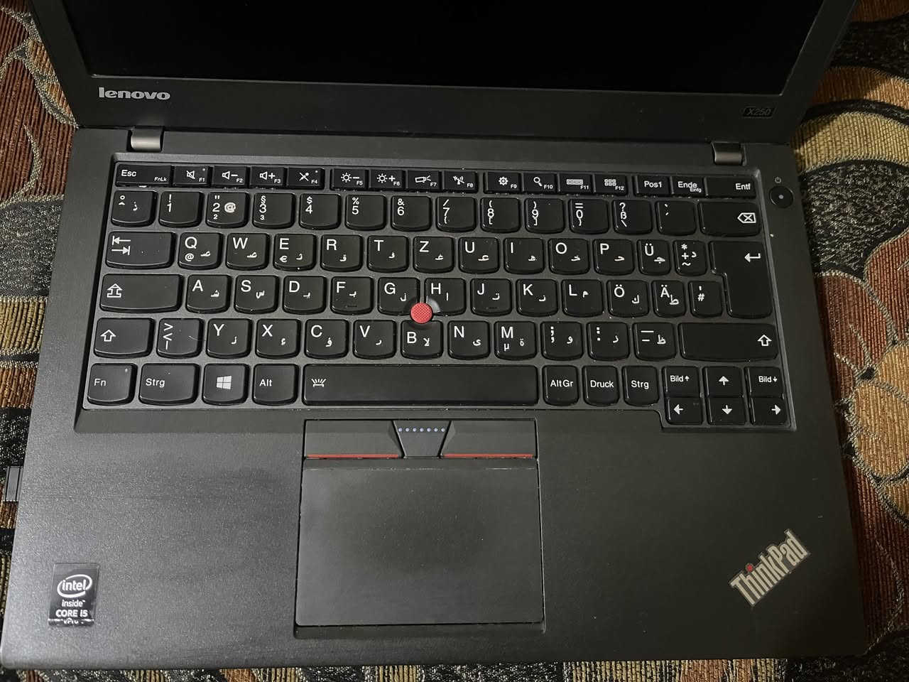 لابتوب لينوفو نظيف 
كور اي فايف الجيل الخامس 
رام 4 كيكا 
كارت شاشة انتل 2 كيكا 
هارد 238 كيكا 
حجم12 
سعره 100 الف
مكاني الشعب
بطاريته متطول هوايه تقريبا 20 دقيقه
***********
