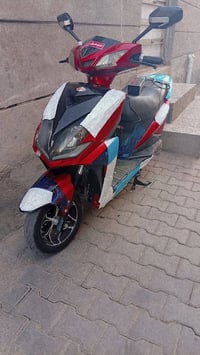 اللبيع سكنس 6 بطارياته تقرا 10 ونص  كلهن   سعر مناسب  07818462069