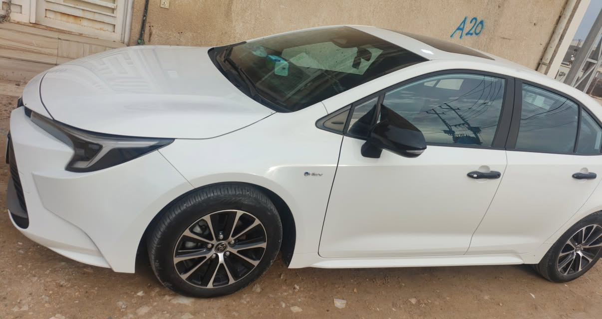 📣 إعلان بيع: تويوتا كورولا هايبرد 2025 (فل مواصفات)
تويوتا كورولا هايبرد موديل 2025 بحالة الوكالة، قمة النظافة والرفاهية
​⚙️ المواصفات والمميزات:
​المحرك: هايبرد (H2/H3) - اقتصادية جداً في استهلاك البنزين.
​المسافة المقطوعة: 24,000 كم فقط.
​المقصورة: كشنات جلد (Premium Leather) بحالة الوكالة.
​التحكم: كرسي السائق كهربائي (Full Electric Adjustment).
​أنظمة الأمان: رادار أمامي، نظام تحديد المسار، وبقية أنظمة Safety Sense المعروفة.
​🛡️ حالة السيارة (بكل أمانة):
​السيارة مكفولة بالكامل (صبغ عام وشاصي ومحرك).
​ملاحظة وحيدة: وجود شك بسيط في الدعامية الخلفية (مخيطة بدون صبغ) للحفاظ على صبغ الوكالة، وهي موضحة بالصور.
​💰 السعر المطلوب:
​14,500 دولار أمريكي (شدة و45 ورقة).
رقم بغداد 11
​📍 الموقع: كربلاء 
📞 للتواصل والاستفسار: خاص


**إذا كنت صاحب هذا الإعلان وتريد حذفه لأي سبب، رجاءا أرسل رسالة إلى الدعم الفني**