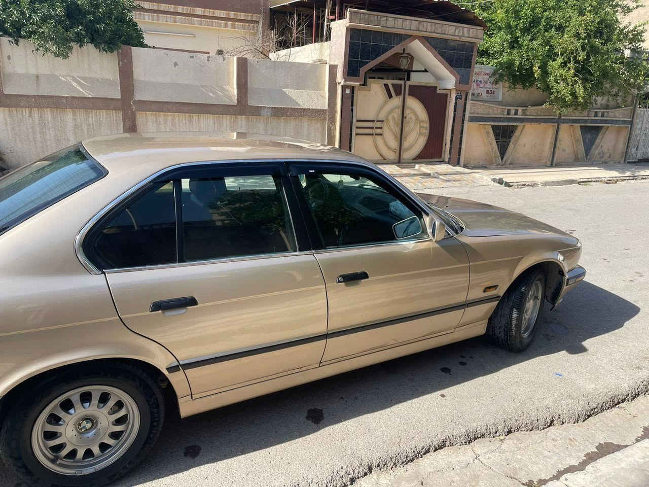 السلام عليكم
بي إم دبليو 520 محرك كبس شرط كير عادي موديل 1990 صبغ جمالية بدون ضرر كشنات جلد فتحة بالسقف تبريد ثلج مع فتحة السويج تدفئة شغالة طخم حدادية جديد طخم تاير جديد سياره باسمي سيارة جاهزة دينار ماتصرف عليها 
السعر 60 وبيها مجال 
للتواصل ***********
