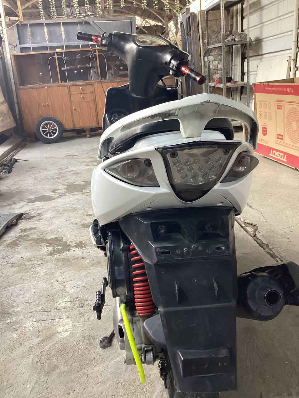 سلام عليكم دراجه ماكس مضلع سرعة 120دراجه نضيفه مكينه مامفتوحه كهربائية شغاله نكره سلف صالنصه FM بريك خلفي امامي ماكو عندك نقص قبق مال محرك فقط وهندر خارط يرادله عرموطه الدراجه نضيفه 80% (مكان بغداد الشعب)رقم *********** المو شراي لا ينتصل ماكو مراوس بيعع فقط
