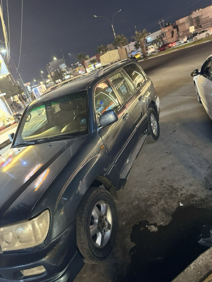 سلام عليكم لاندكروز موديل 2007 فول محرك 8Vسلندر سياره مكلوبه مشروق /وطني رقم بصره / بيع او مراوسه حسب القناعه 
موصفات 
كشنات جلد 
حساس امامي وخلفي 
شاشه 3
كير اوتماتيك 
كير مكينه شرط 
غير متواجد على الفيس 
***********
